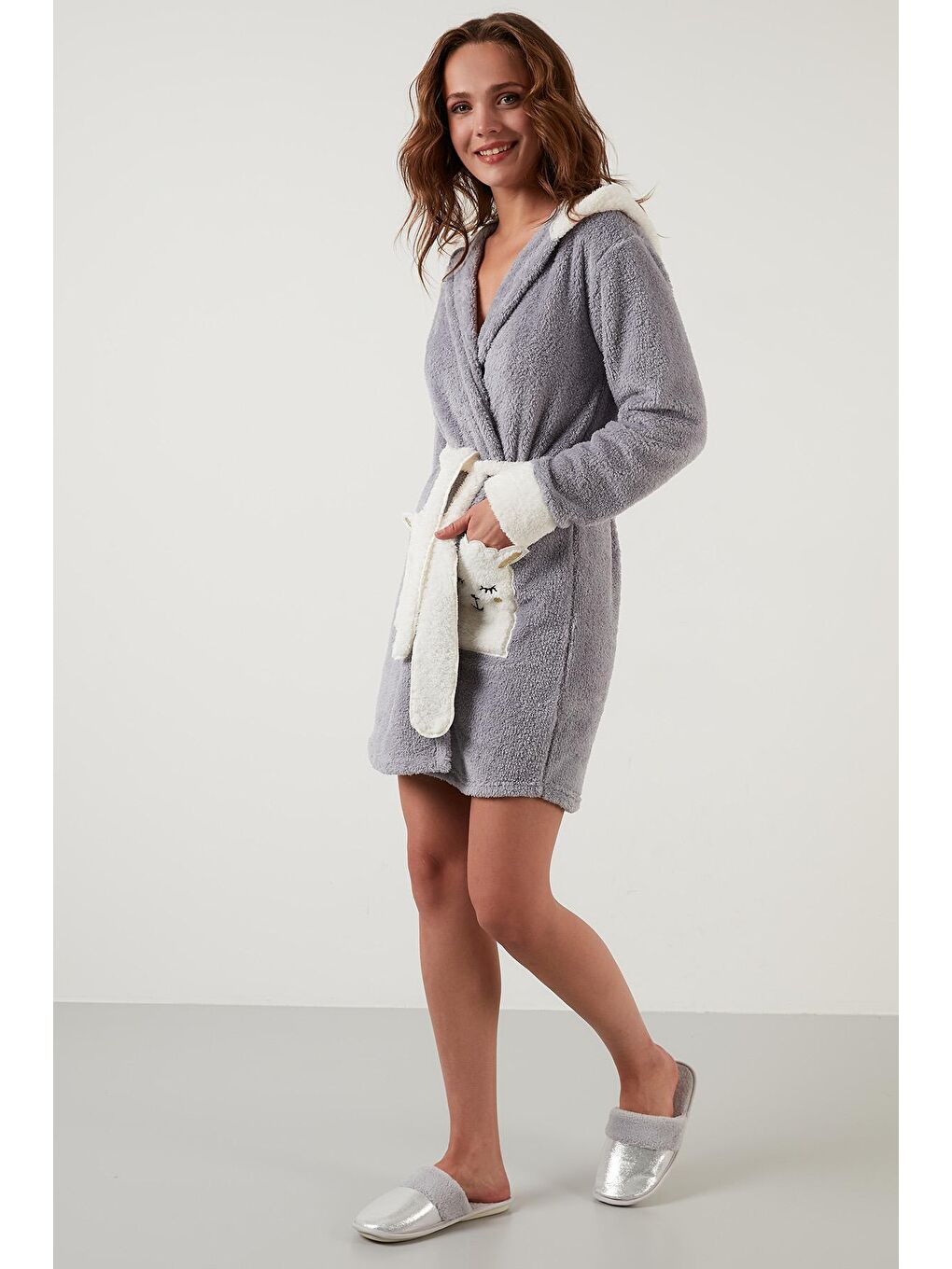 Gri Belden Bağlamalı Kapüşonlu Cepli Peluş Sabahlık 6093040-3