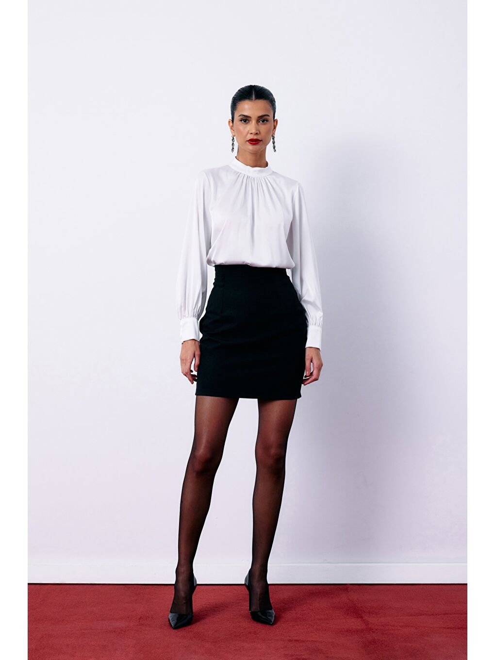 Yaka Detaylı Saten Bluz - Ekru-1