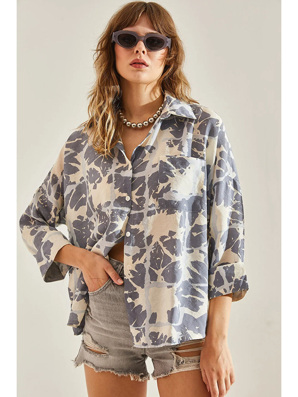 Gri Kadın Tek Cepli Desenli Viskon Oversize Gömlek-2