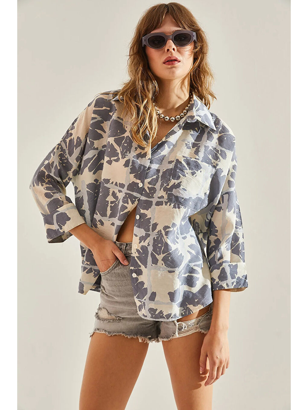 Gri Kadın Tek Cepli Desenli Viskon Oversize Gömlek-3