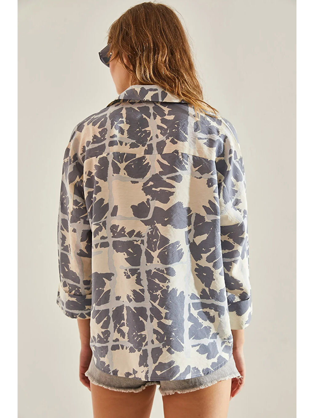 Gri Kadın Tek Cepli Desenli Viskon Oversize Gömlek-5