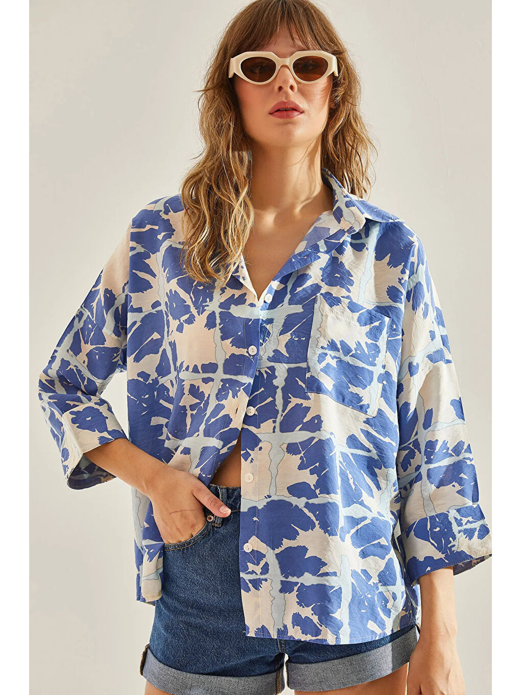 Mavi Kadın Tek Cepli Desenli Viskon Oversize Gömlek