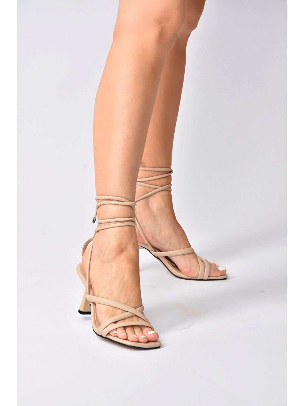 Fox Shoes Bej Ten Bilek Bağlamalı Kadın Topuklu Ayakkabı K404070209