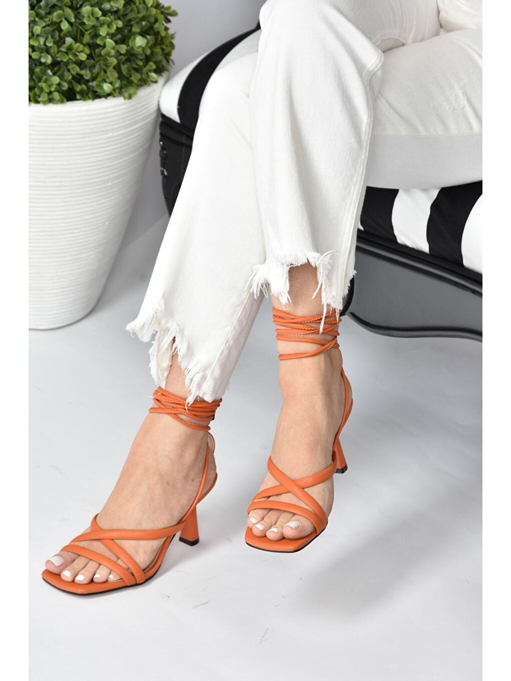 Turuncu Bilek Bağlamalı Kadın Topuklu Ayakkabı K404070209-2