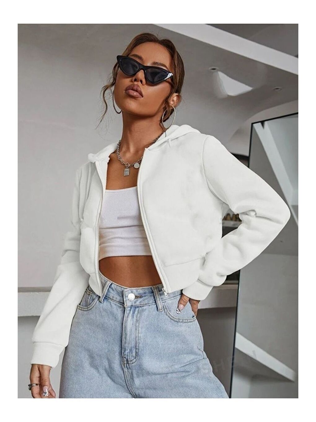 Kadın Beyaz Kapüşonlu Fermuarlı Crop Hırka