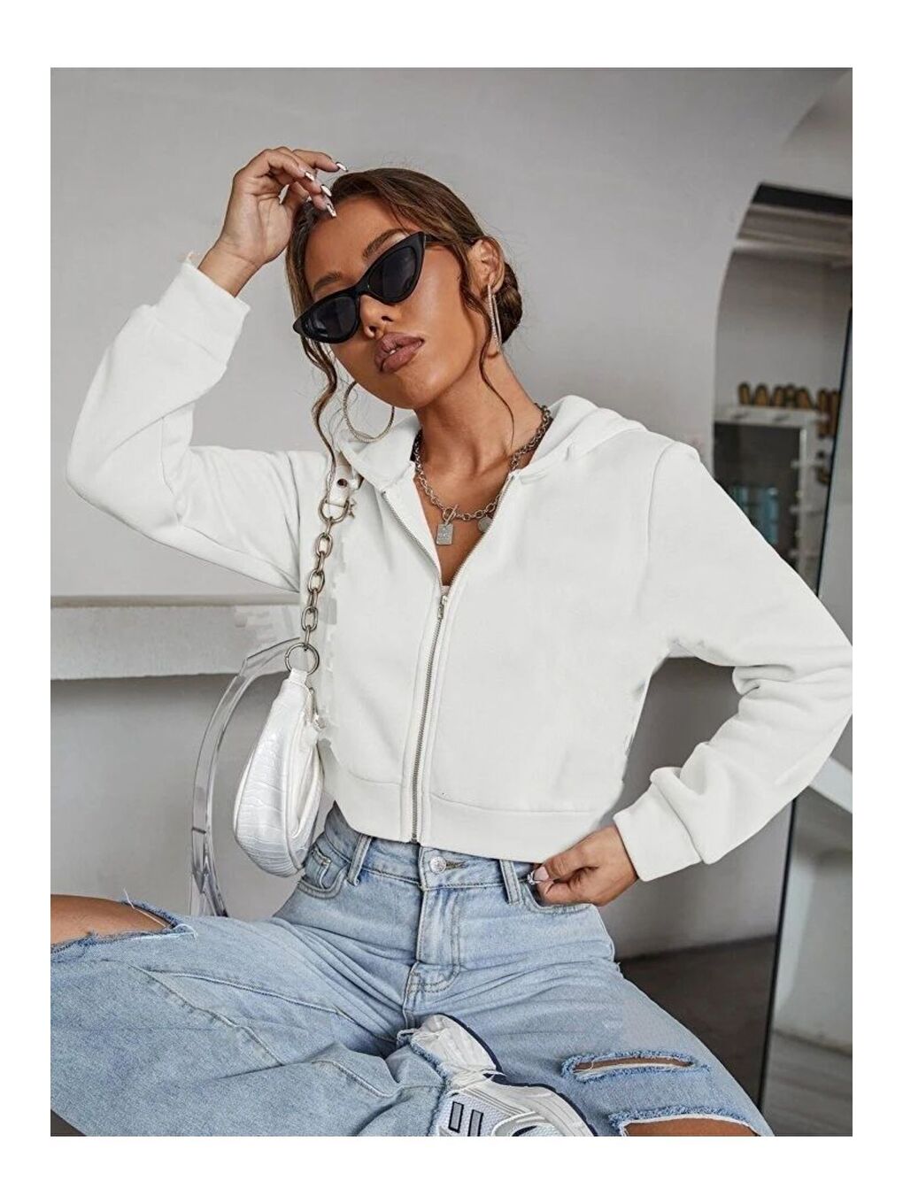 Kadın Beyaz Kapüşonlu Fermuarlı Crop Hırka-2