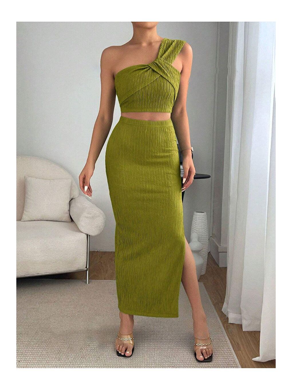 Yeşil Tek Omuzlu Bükümlü Crop ve Yüksek Bel Fitilli Yırtmaçlı Etek Takım