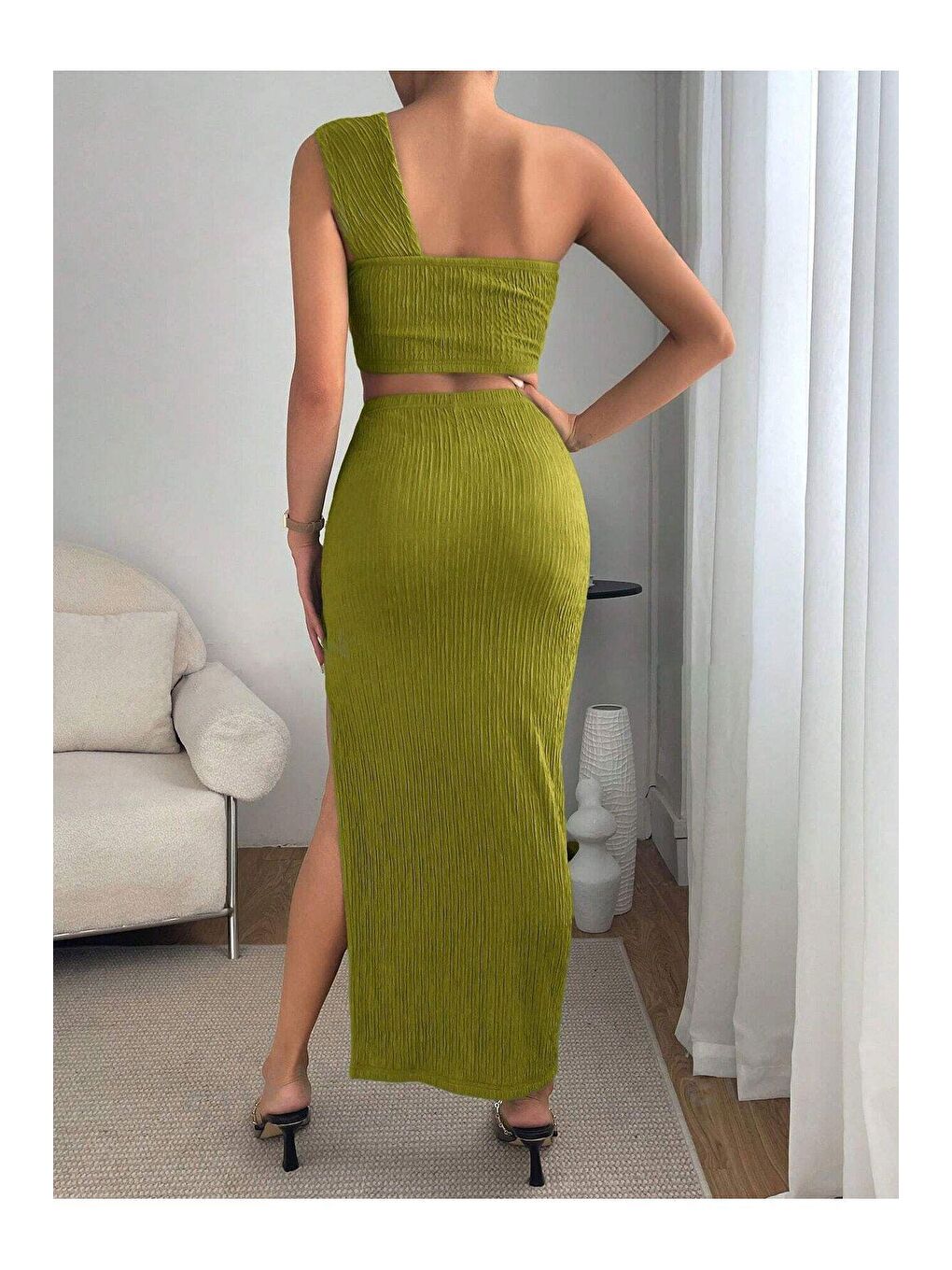 Yeşil Tek Omuzlu Bükümlü Crop ve Yüksek Bel Fitilli Yırtmaçlı Etek Takım-1