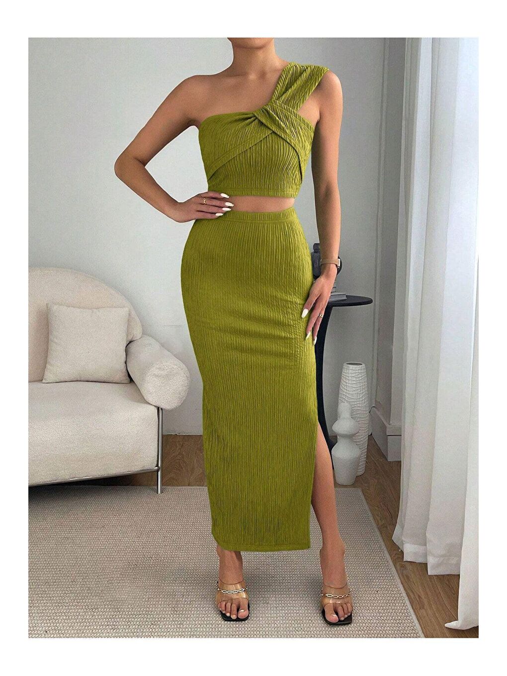 Yeşil Tek Omuzlu Bükümlü Crop ve Yüksek Bel Fitilli Yırtmaçlı Etek Takım-2