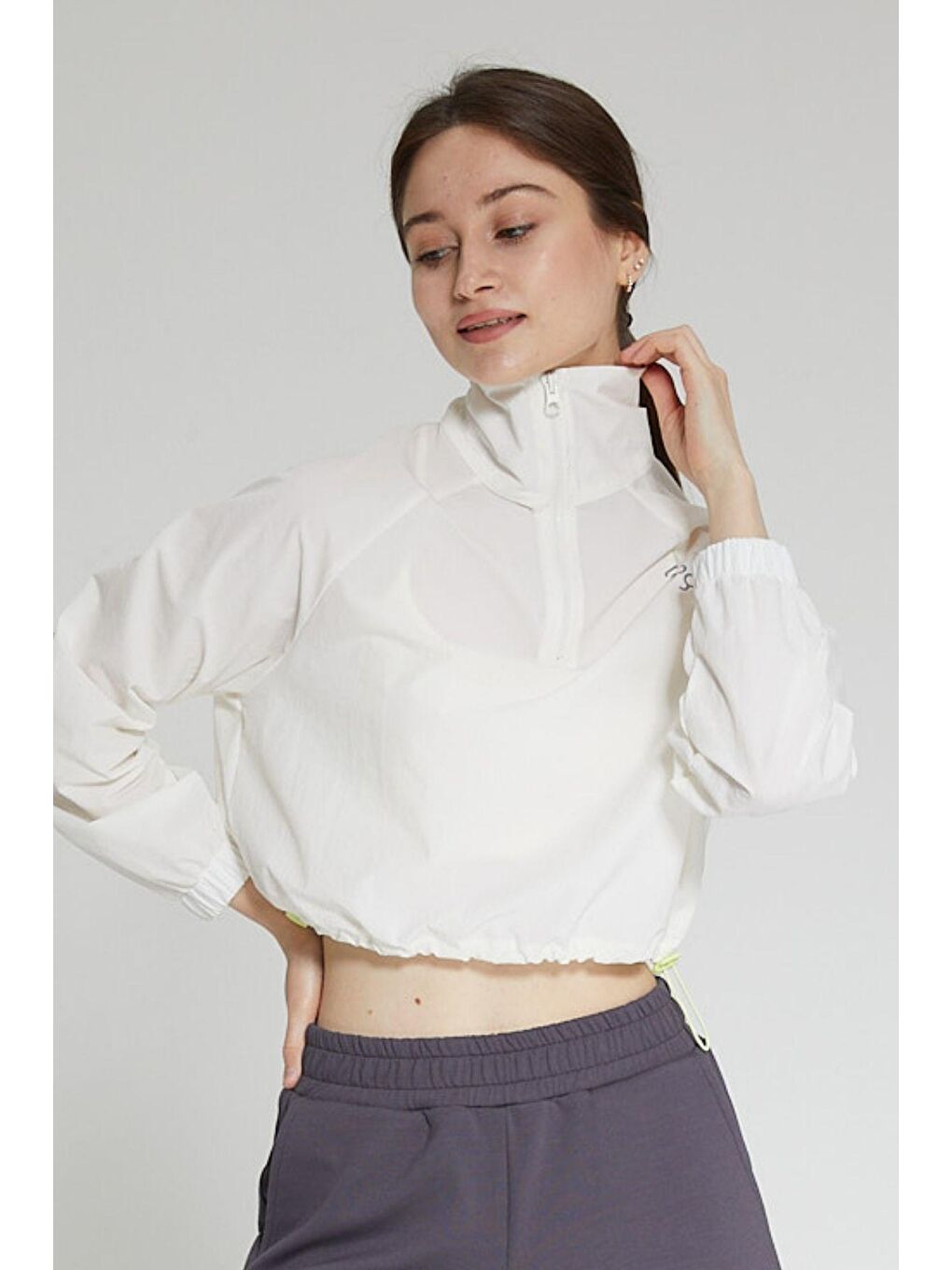 Beyaz Kadın Dik Yaka Crop Sweatshirt - Regla