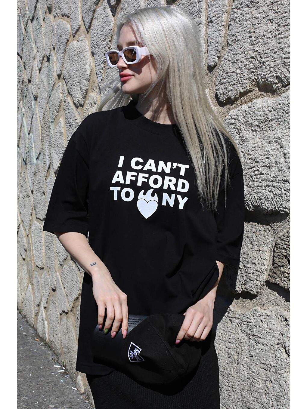 Siyah Baskılı Bisiklet Yaka Kadın Tişört Mg1653