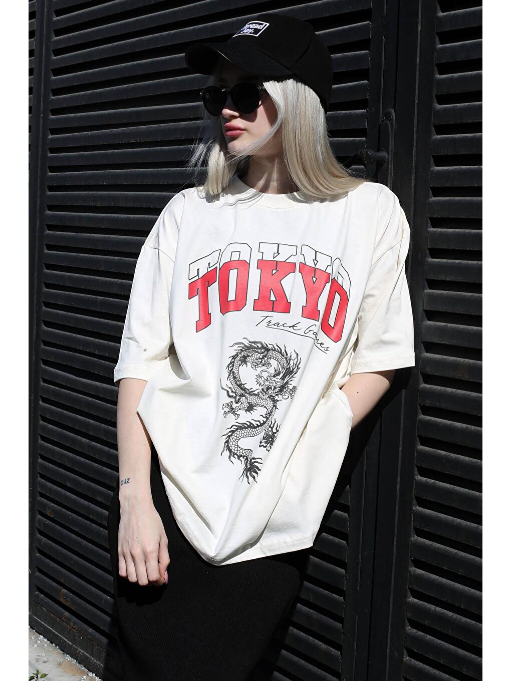 Ekru Baskılı Bisiklet Yaka Kadın Tişört Mg1771