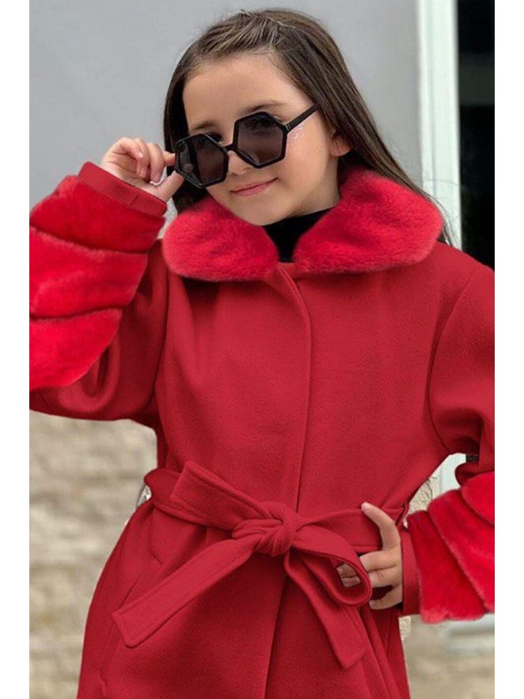 Kız Çocuk Yakası ve Kol Uçları Peluş, Gizli Düğme Detaylı Kırmızı Kaşe Kaban-2