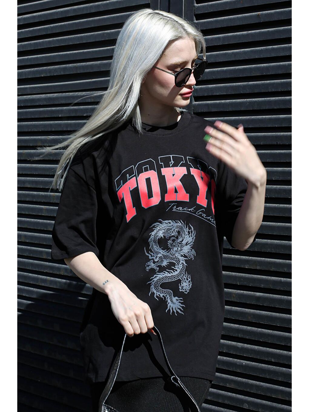 Siyah Baskılı Bisiklet Yaka Kadın Tişört Mg1771-2