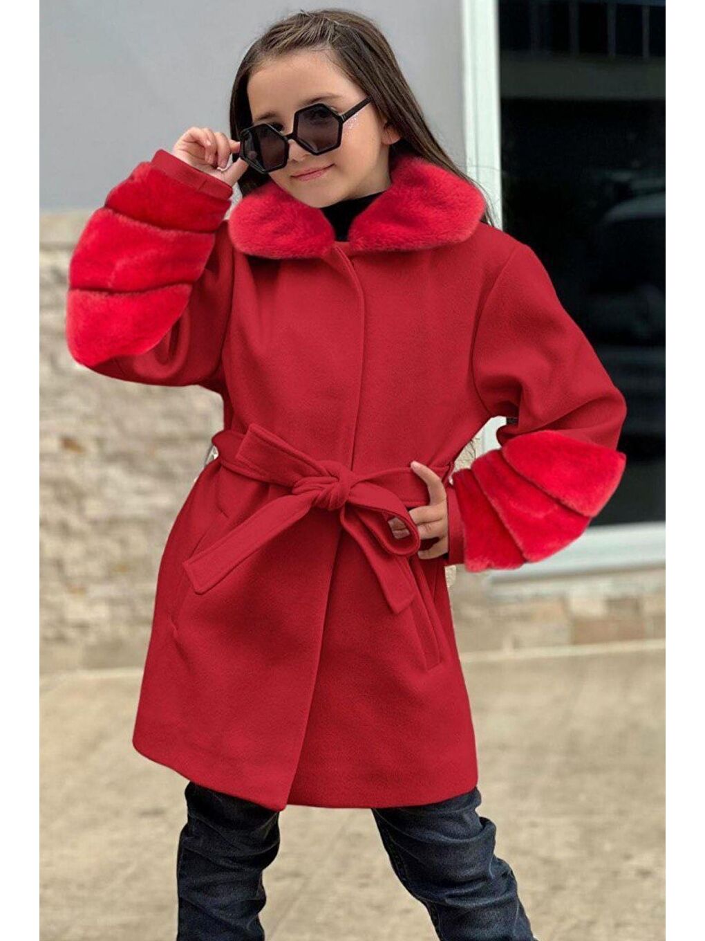 Kız Çocuk Yakası ve Kol Uçları Peluş, Gizli Düğme Detaylı Kırmızı Kaşe Kaban-3