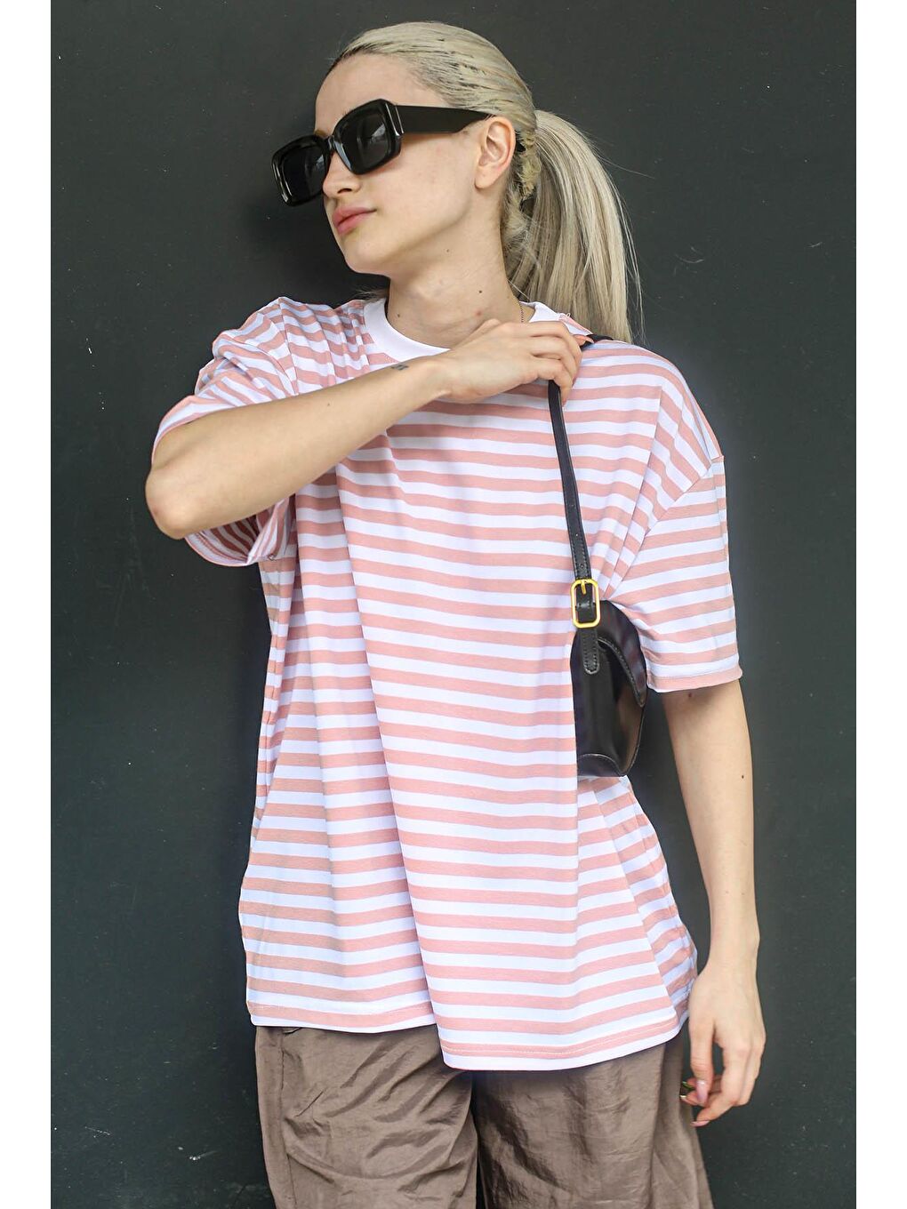 Pembe Çizgili Bisiklet Yaka Tişört Mg1656-1