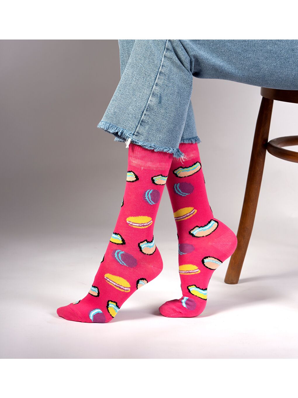 Kırmızı Macaron Desenli Çorap-3