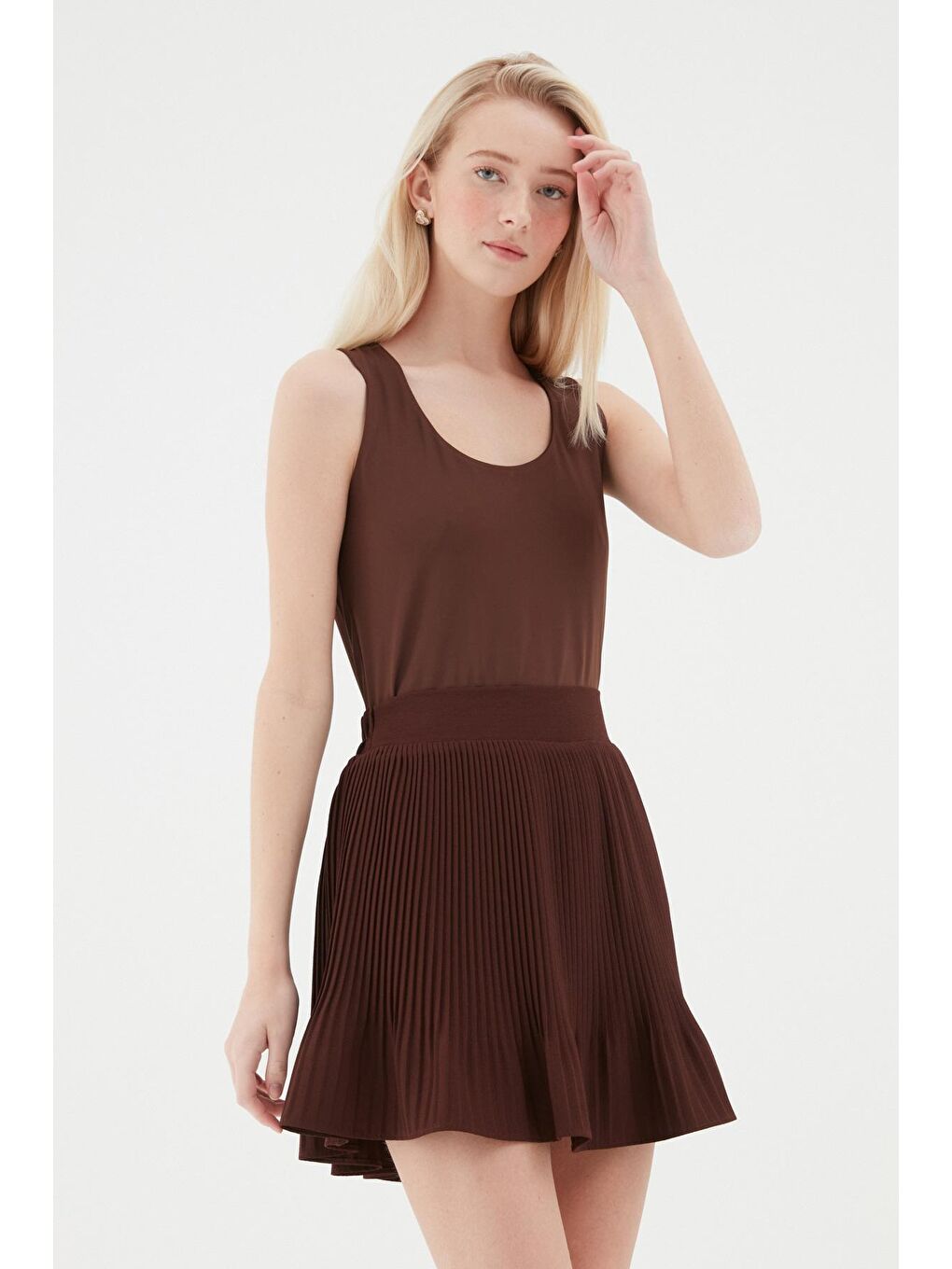 Piliseli İçi Şortlu Mini Etek Kahverengi