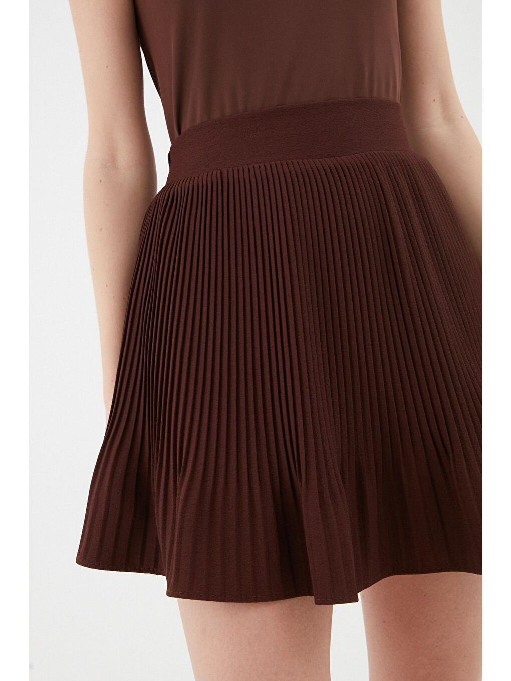 Piliseli İçi Şortlu Mini Etek Kahverengi-3