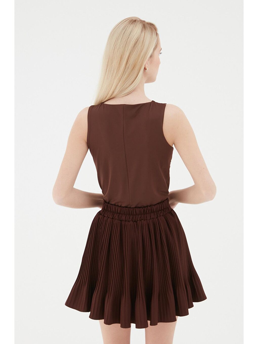 Piliseli İçi Şortlu Mini Etek Kahverengi-4