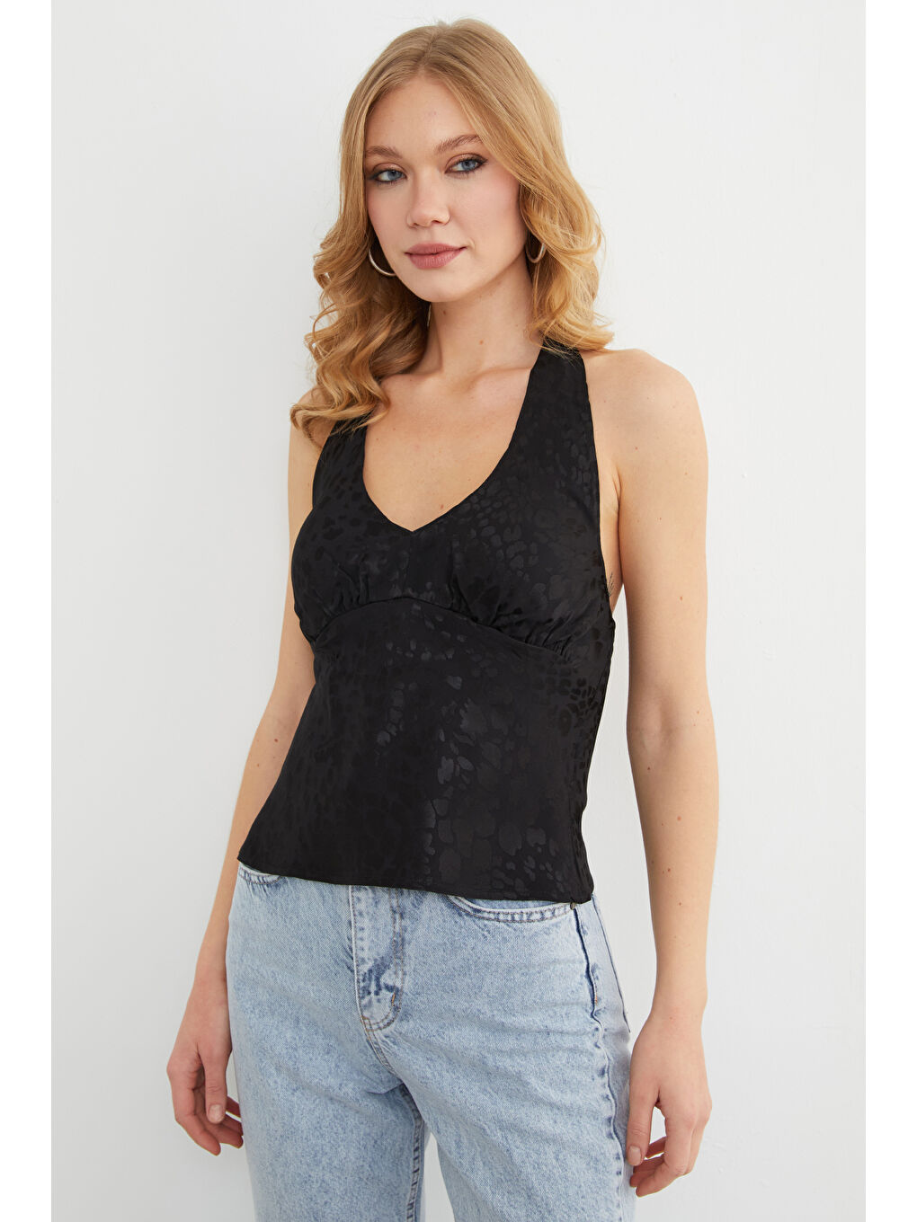 Siyah Leopar Desenli Boyundan Bağlamalı Saten Bluz-1