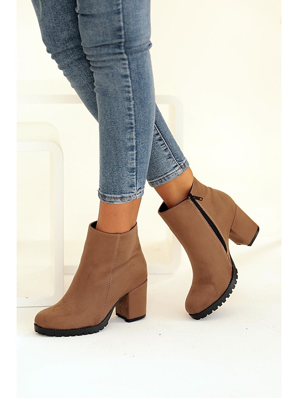 Bej Fermuarlı Kalın Topuklu Rahat Taban Kadın Bot 025-5005-22Süet-1
