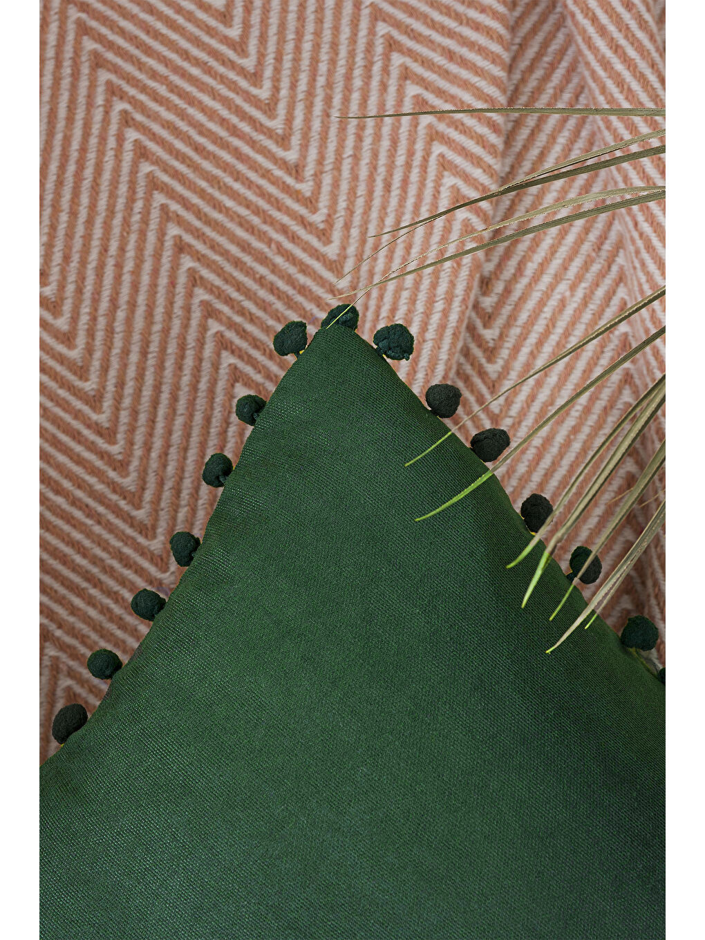 Renk Ve Ölçü Seçenekli Yeşil Ponponlu Kırlent Kılıfı Dekoratif Düz Sade Punch Panoroma-1