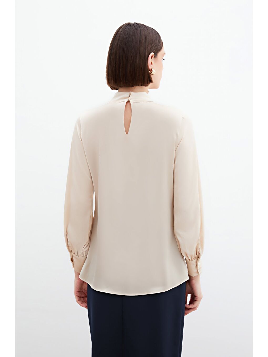 Yaka Detaylı Saten Bluz - Bej-7