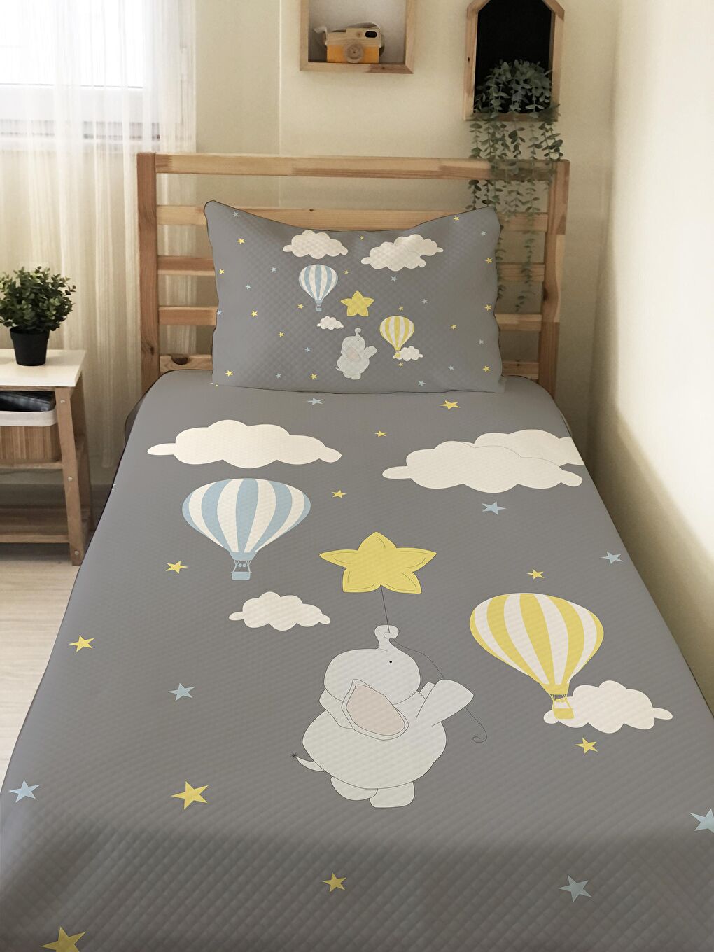 Karışık Uçan Balon Ve Fil Desen Tek Kişilik Çocuk Pike Takımı 160x220 cm