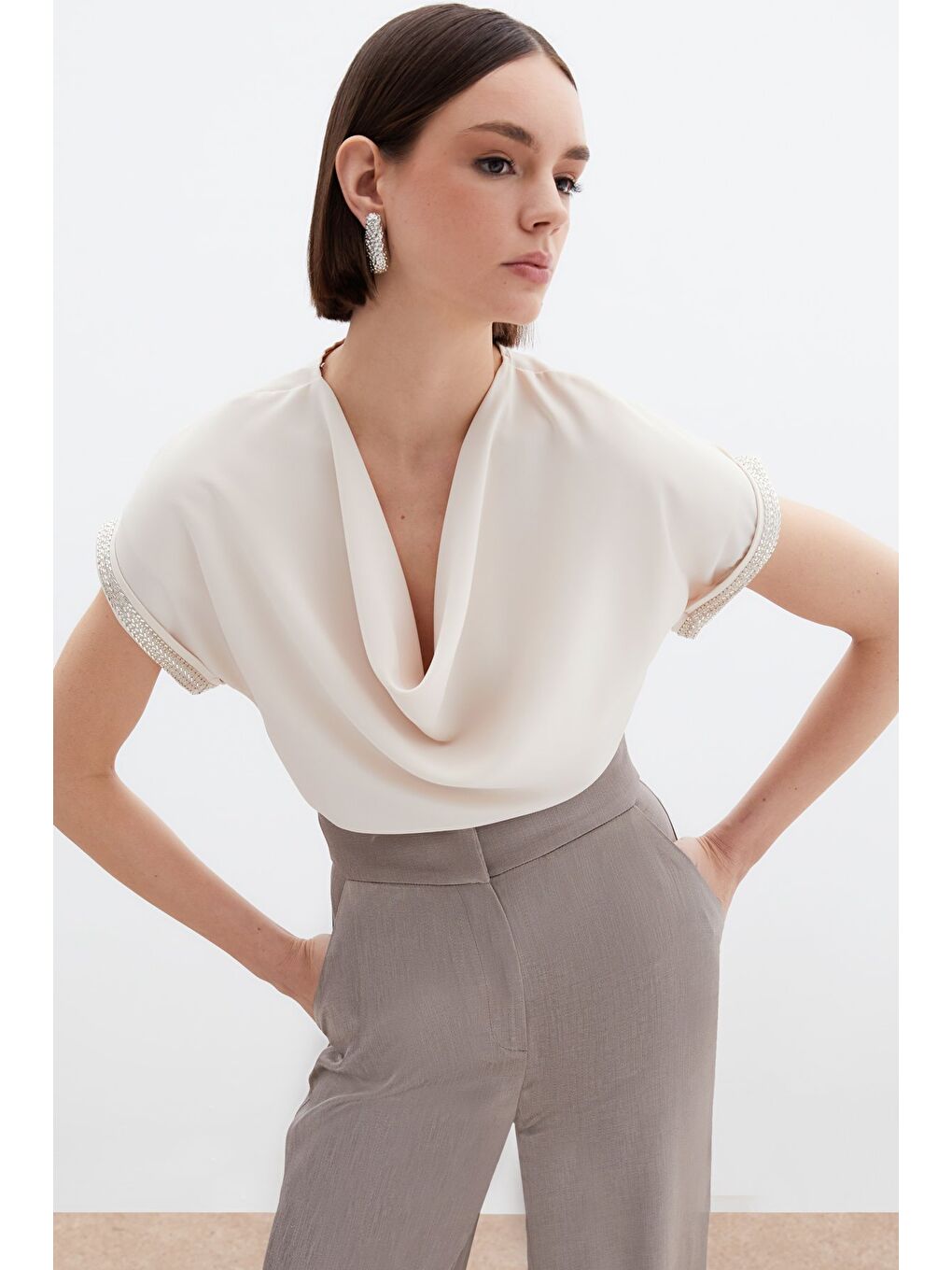 Kollar Taş Detaylı Salaş Bluz - Bej-1