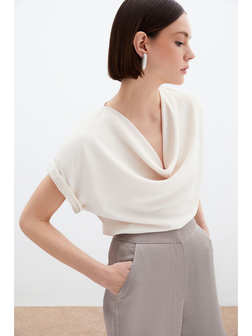 Kollar Taş Detaylı Salaş Bluz - Bej-3