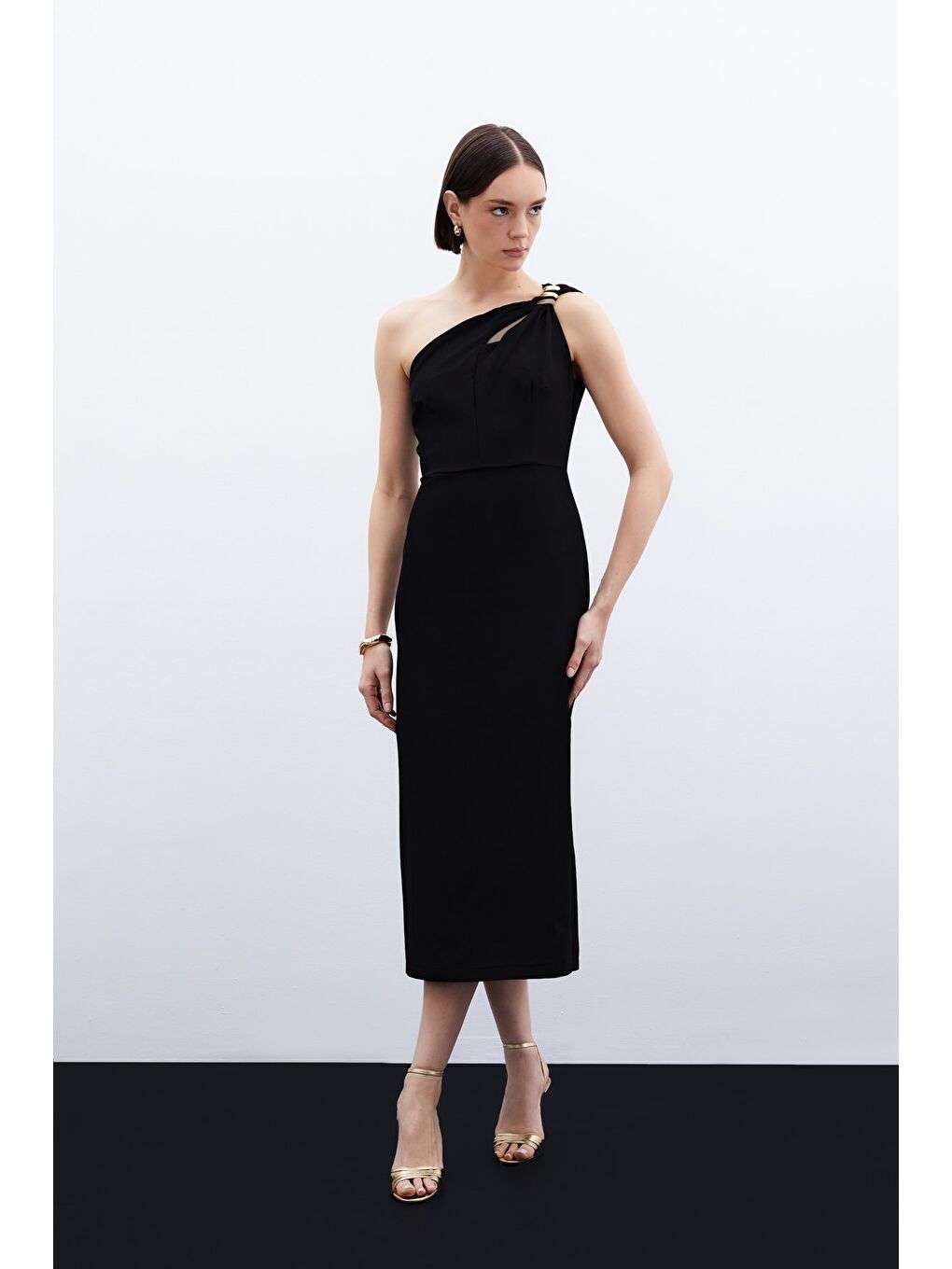 Aksesuar Detaylı Elbise - Siyah-1