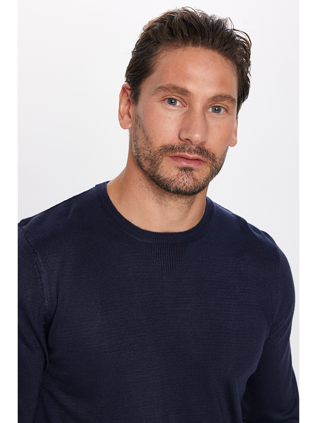 Erkek Slim Fit Dar Kesim Yumuşak Dokulu Tüylenmeyen Lacivert Bisiklet Yaka Triko Kazak