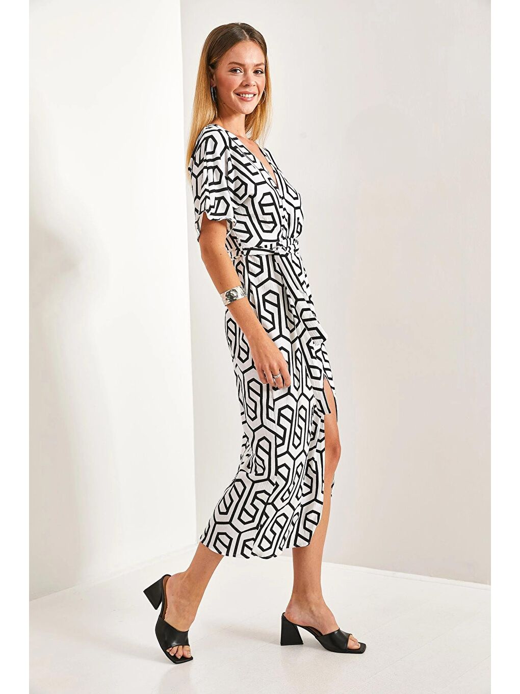 Siyah Kadın Kruvaze Yaka Kuşaklı Elbise-2