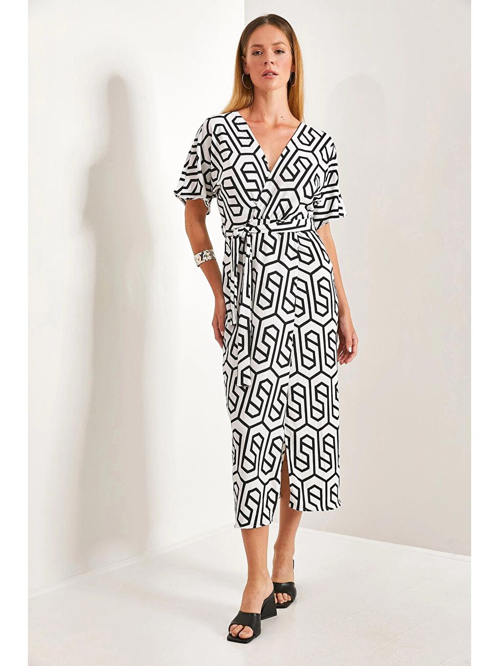 Siyah Kadın Kruvaze Yaka Kuşaklı Elbise-4