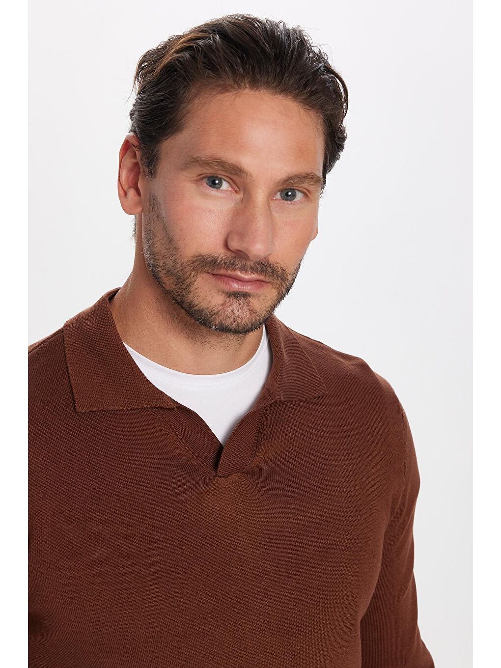 Erkek Standart Fit Normal Kesim Polo V Yaka Kahverengi Triko Kazak