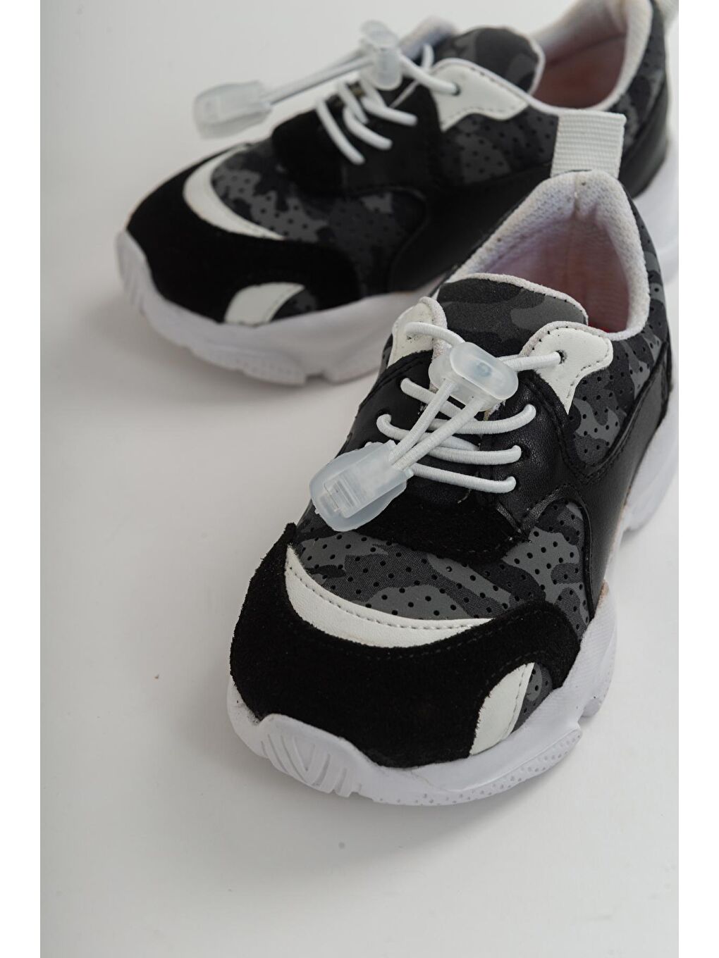 Erkek Çocuk Siyah Ortopedik Destekli Spor Ayakkabı