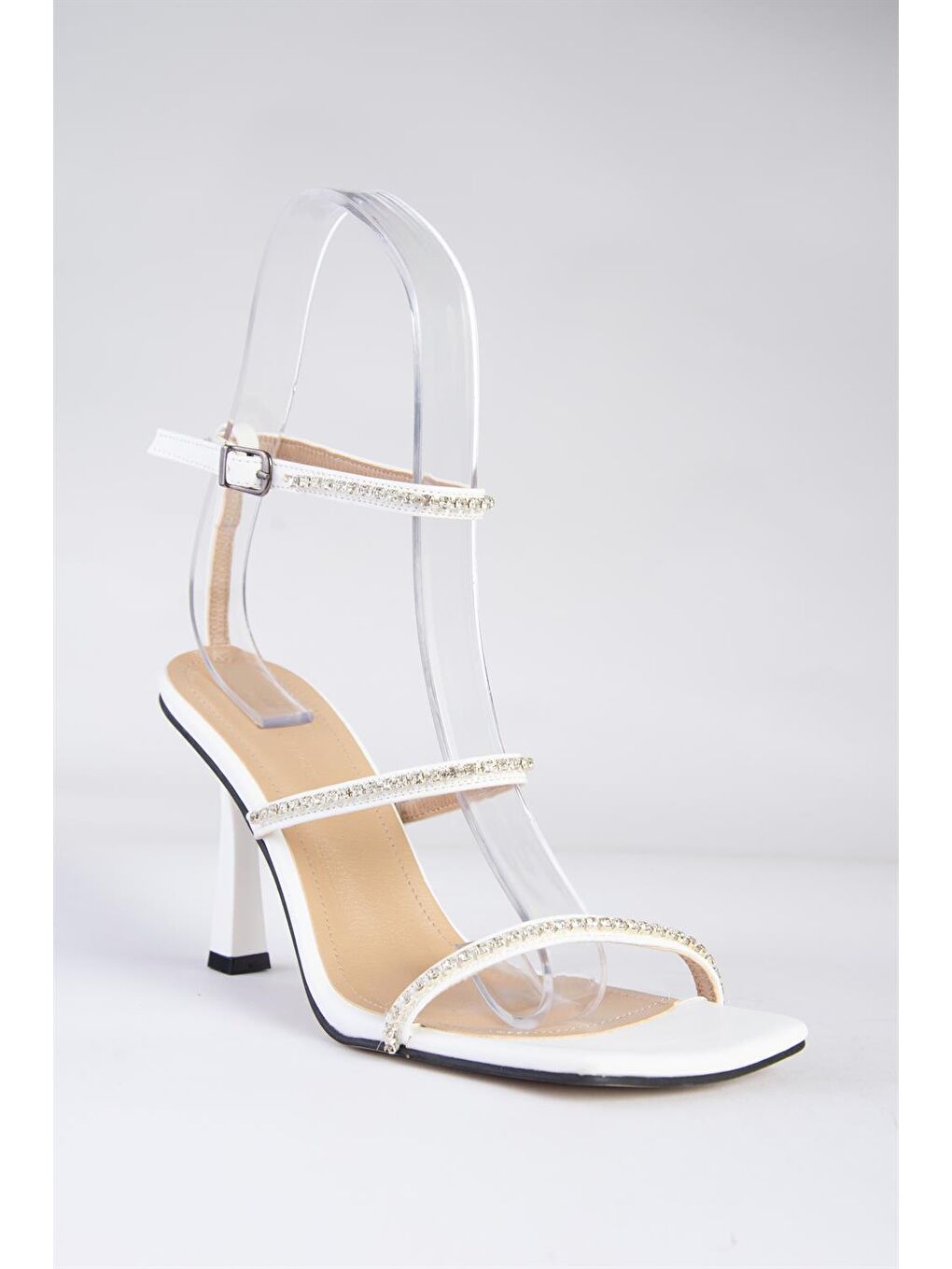 Beyaz İnce Bantlı Taşlı Kadın Topuklu Ayakkabı K404920109-4