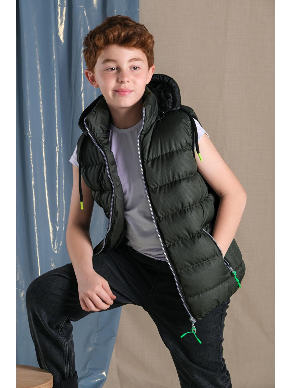 Haki Çıkarılan Kapüşonlu Erkek Çocuk Şişme Yelek
