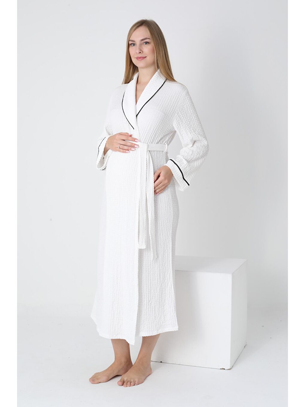 Beyaz Örgü Kumaş Gömlek Yaka Bel Kuşaklı Sabahlık-2