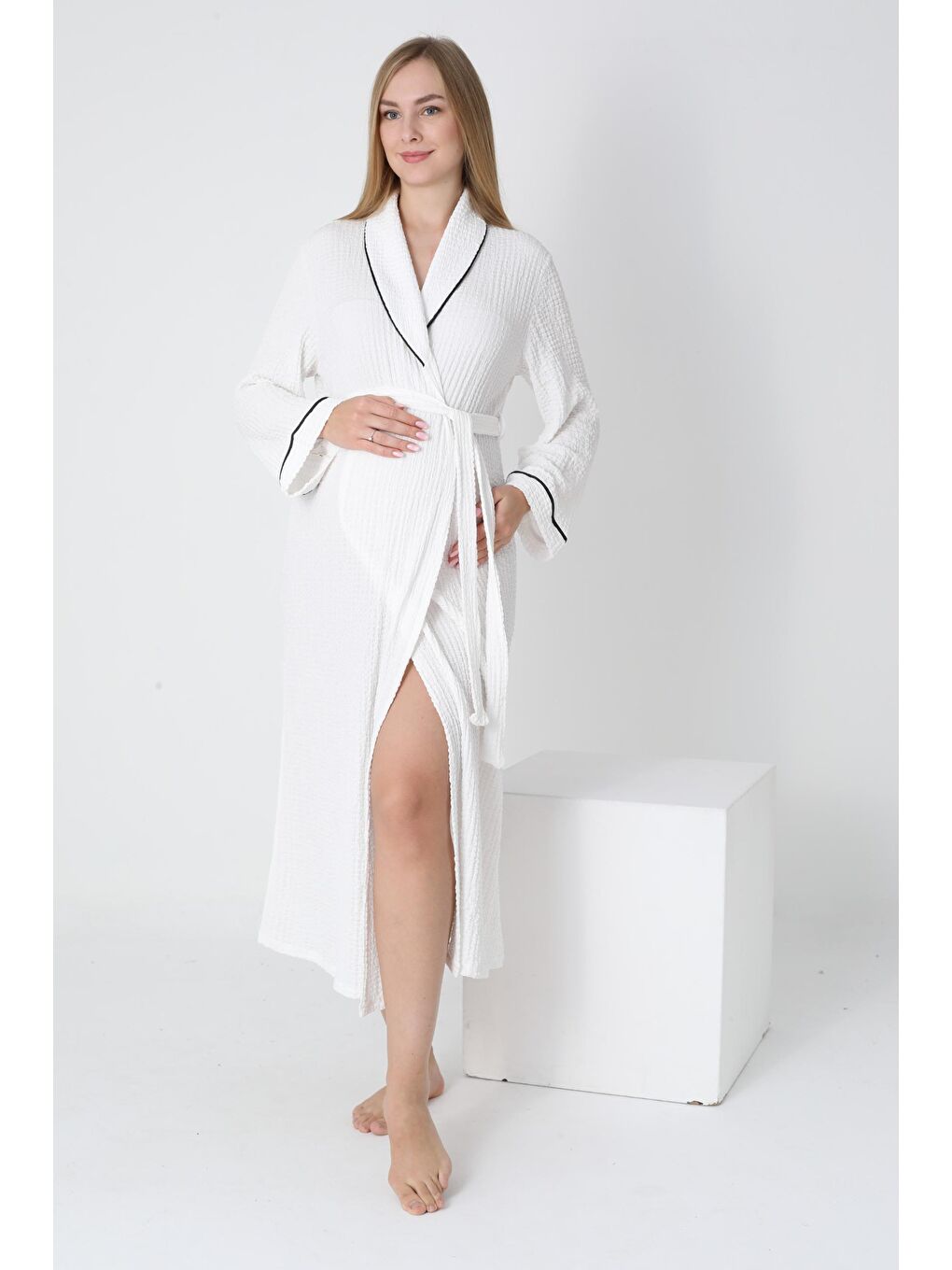 Beyaz Örgü Kumaş Gömlek Yaka Bel Kuşaklı Sabahlık-3