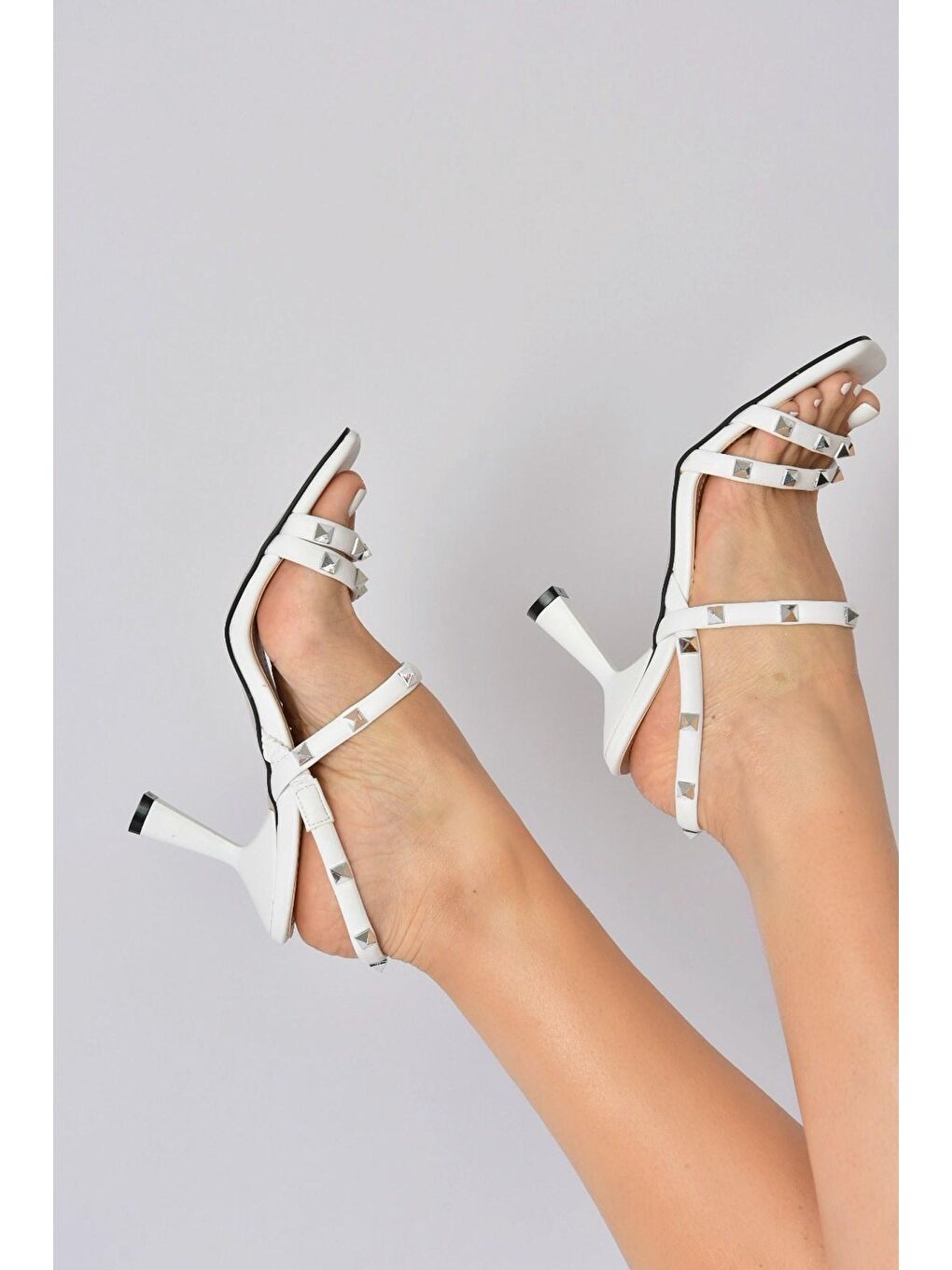 Beyaz Zımba Detaylı Üç Bant Kadın Topuklu Ayakkabı K404571109-2