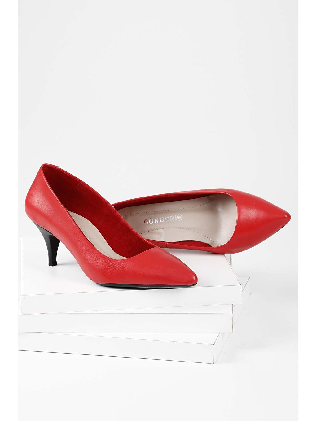 Kırmızı Hakiki Deri Sivri Burun İnce Orta Topuklu Stiletto Kadın Ayakkabı 24236-1