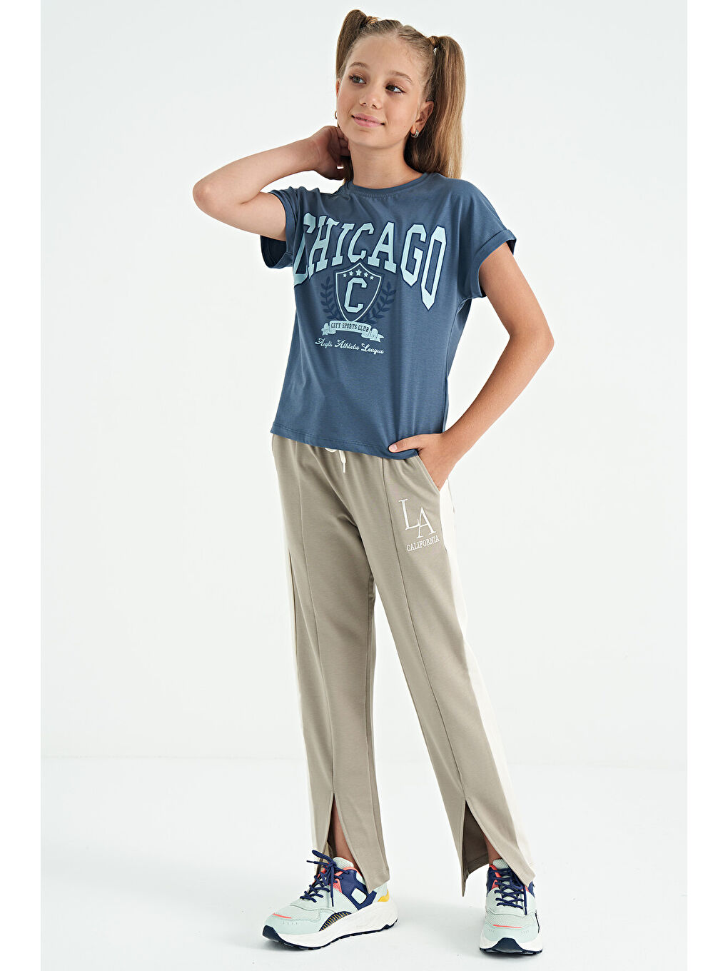 Petrol O Yaka Düşük Omuzlu Rahat Form Kısa Kollu Kız Çocuk Tişört - 75128-3