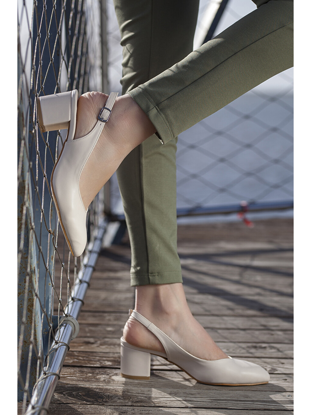 Bej D725 Günlük Klasik Topuklu Kadın Ayakkabı-1