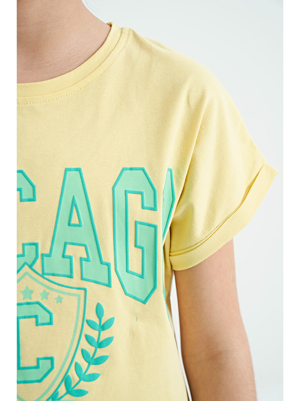 Sarı O Yaka Düşük Omuzlu Rahat Form Kısa Kollu Kız Çocuk Tişört - 75128-4