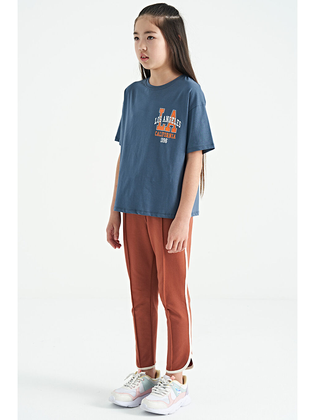 Kahverengi Tarçın Biye Detaylı Bağcıklı Ön Nevürlü Geniş Paçalı Kız Çocuk Eşofman Altı - 75124-1