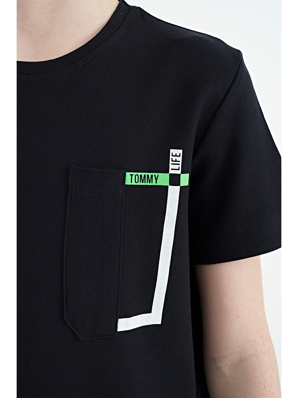 Lacivert Cep Detaylı O Yaka Standart Kalıp Erkek Çocuk Tişört - 11120-2