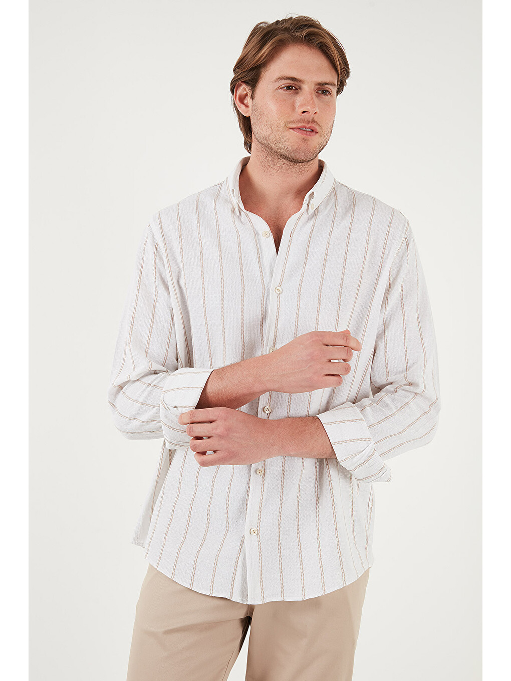 Beyaz Pamuklu Çizgili Regular Fit Düğmeli Yaka Erkek Gömlek Cf21s112480-4