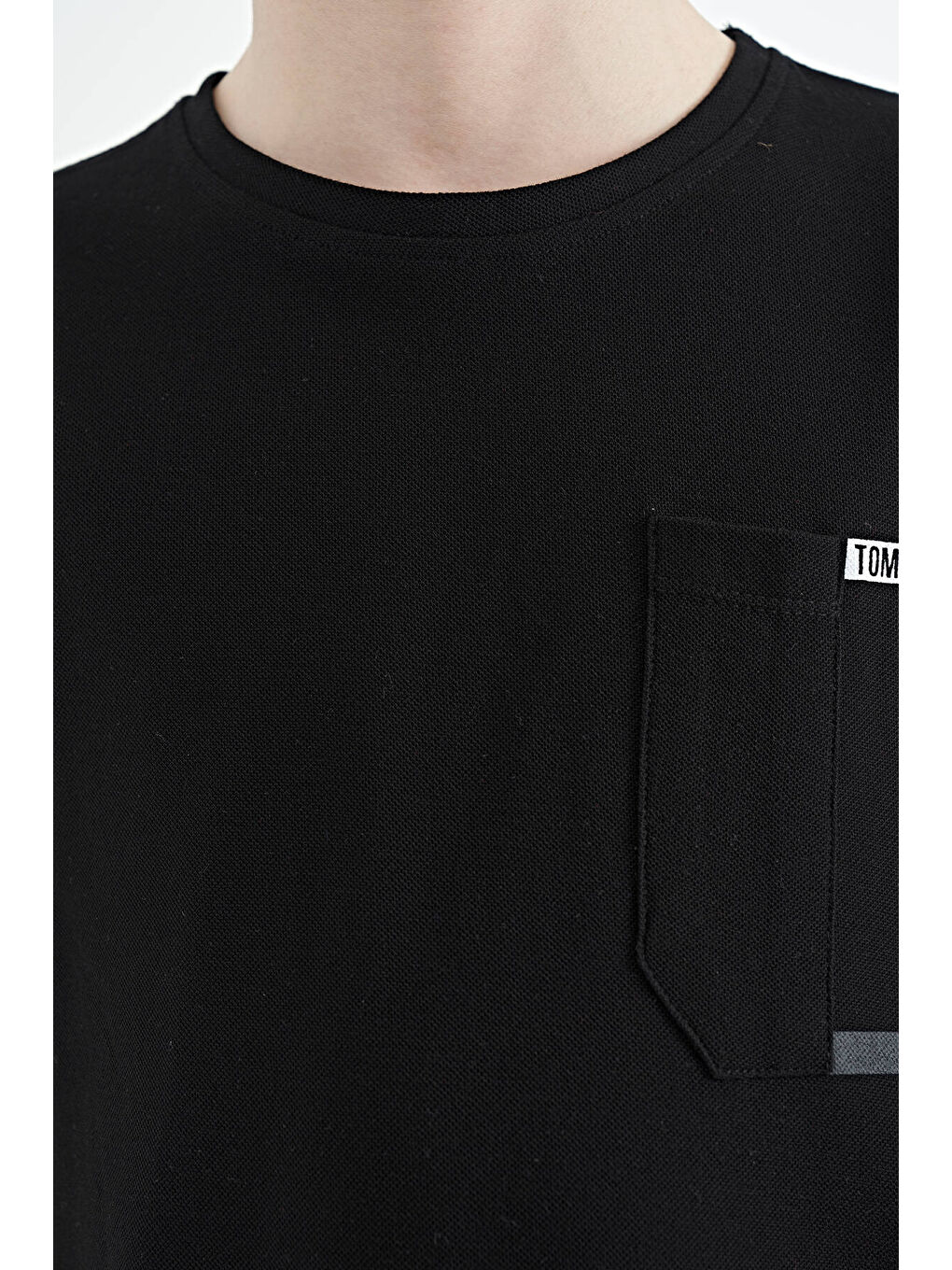 Siyah Cep Detaylı O Yaka Standart Kalıp Erkek Çocuk Tişört - 11120-2